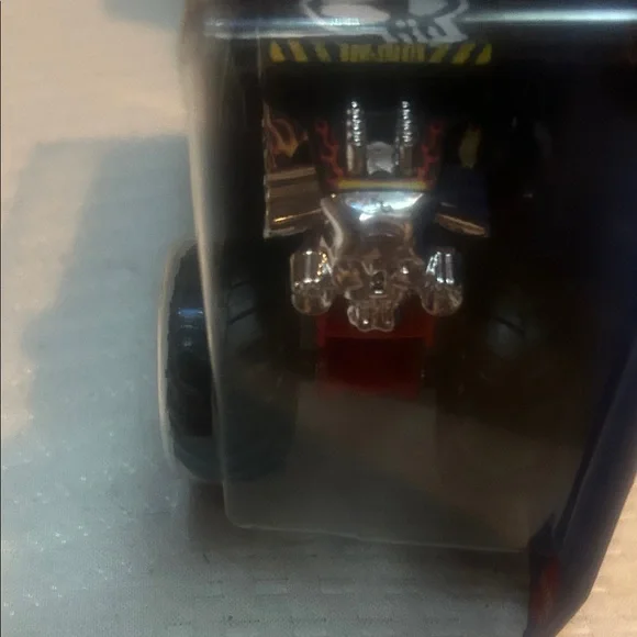 Monster Trucks Big Rigs - Bone Shaker TOW TRUCK - Picture 7 of 9